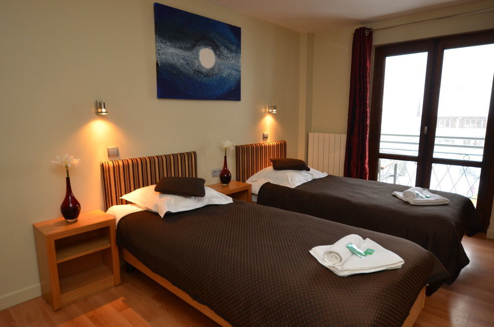 Les Rhodos 2*
